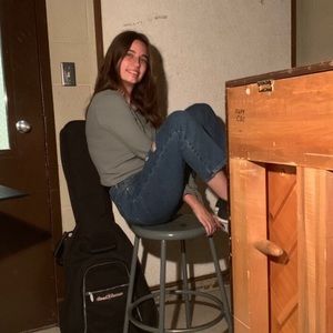 Meet your Posher, Mia